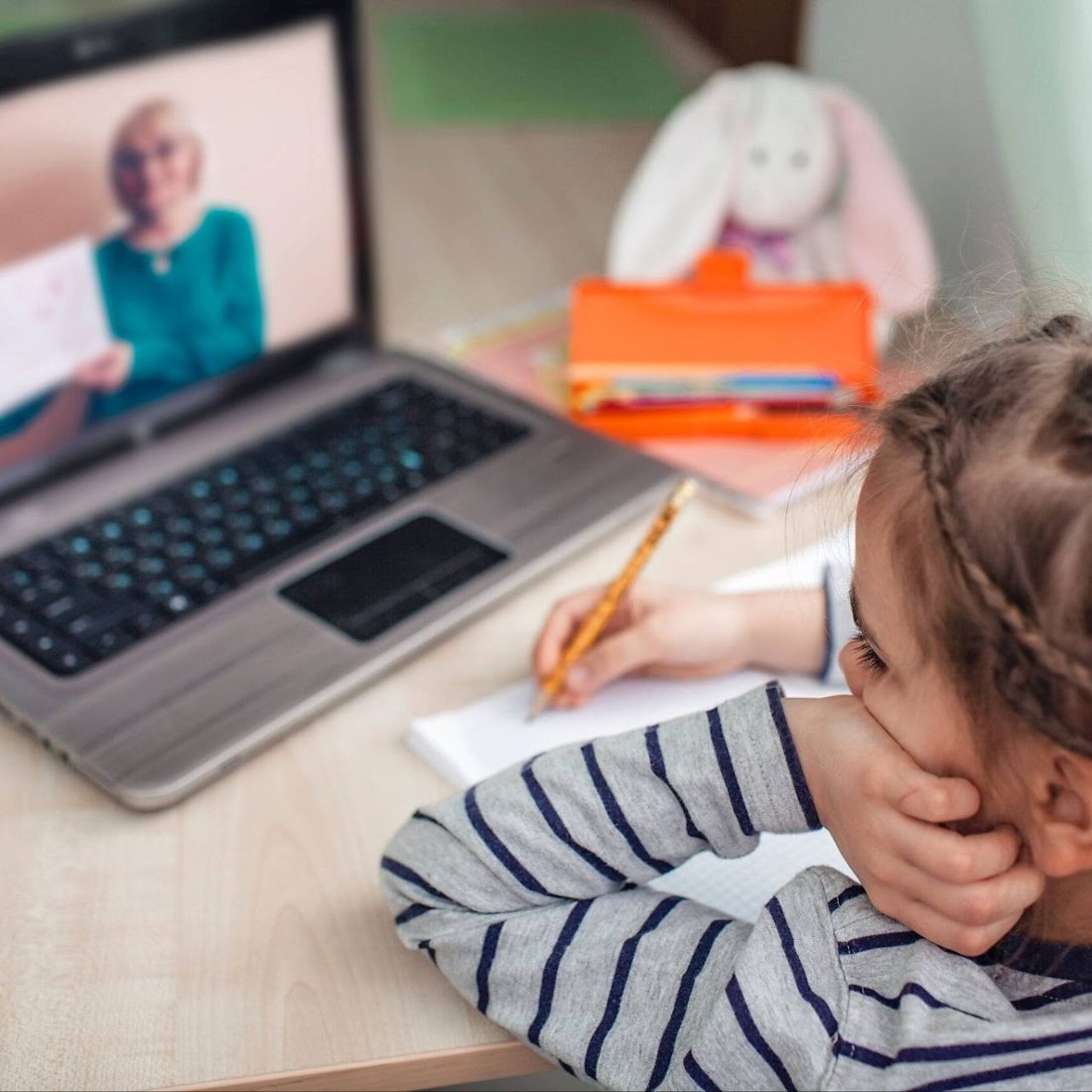 Student staying on track during an online tutoring lesson